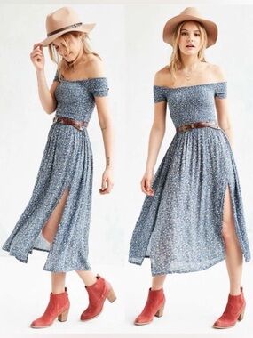 Kimchi Blue Picnic Smocked Off The Shoulder Blue Floral Midi Dress XS